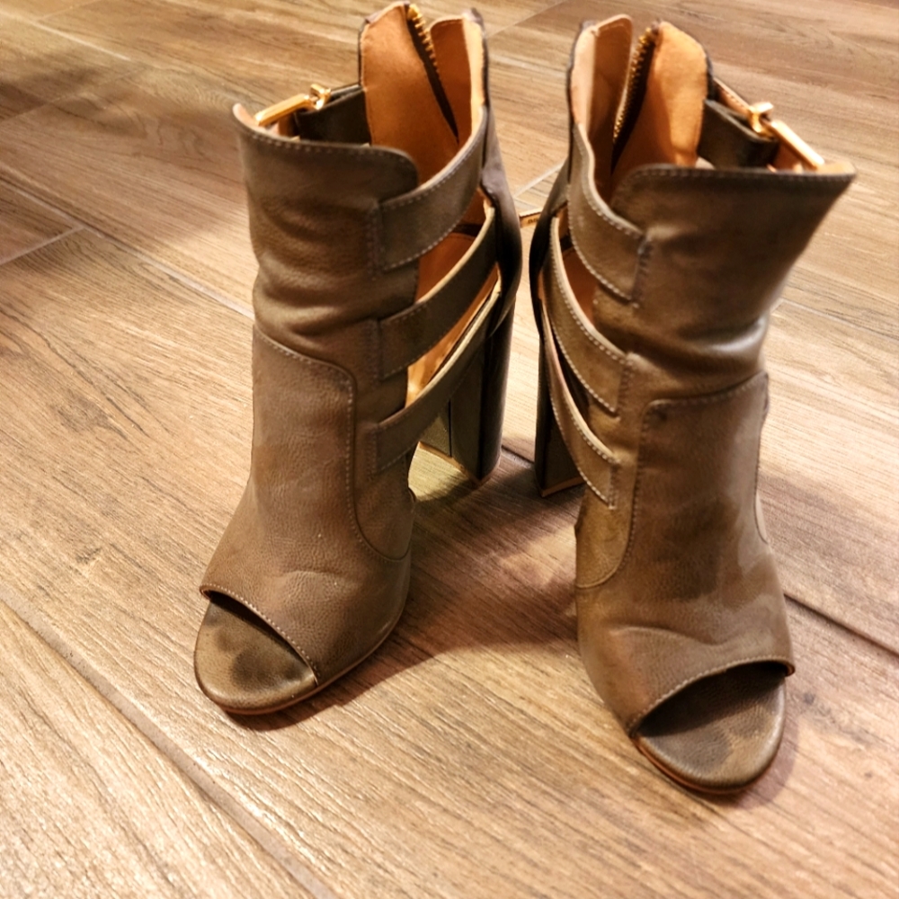 Express Open-toe Heeled Leather Booties - Size 6